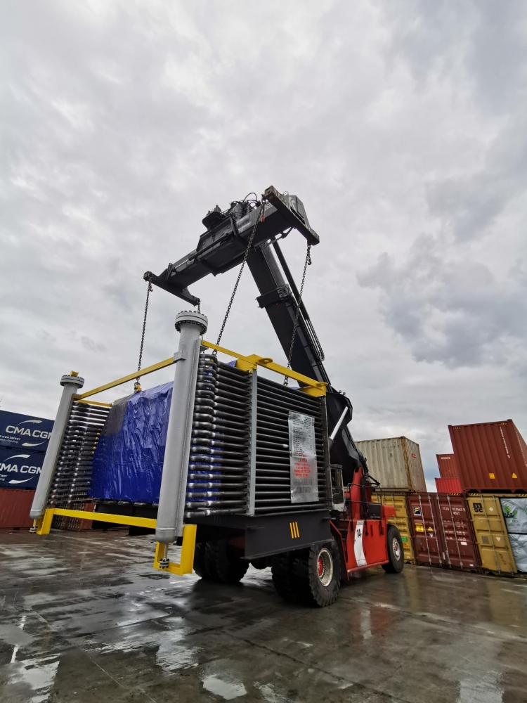 Lifting a 32 tones project cargo